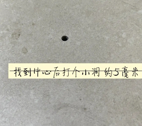 昆山瓷砖空鼓维修公司专业解答在瓷砖铺贴过程中，如果砂料搅拌不均匀，将会带来以下问题