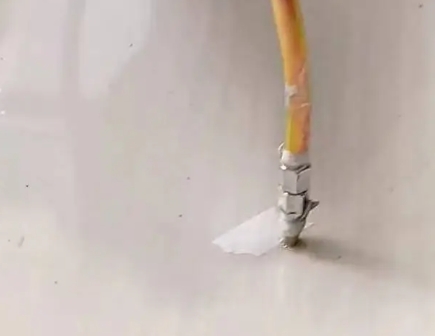 昆山瓷砖空鼓维修公司专业解答在瓷砖铺贴过程中，如果使用的砂料过粗（如全部使用了粗砂），可能会导致以下问题